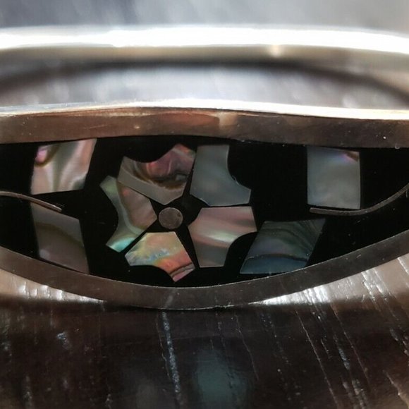 MEXICAN SILVER BRACELETS with INLAID FLOWER MOTIFS OF NATURAL MOTHER OF PEARL - Picture 6 of 11